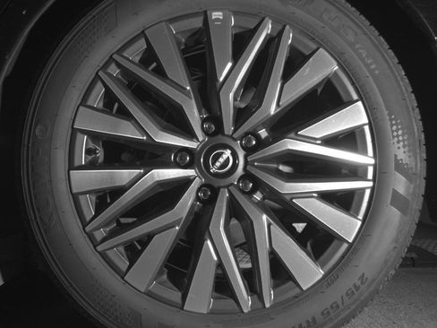 Used 2025 Nissan Altima 2.5 SV FWD image 14