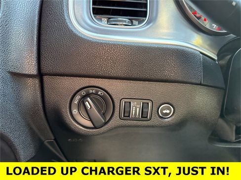 Used 2019 Dodge Charger SXT w/ Leather Interior Group image 18