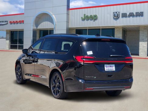 New 2027 Chrysler Pacifica Limited w/ Family Tech Group FWD image 4