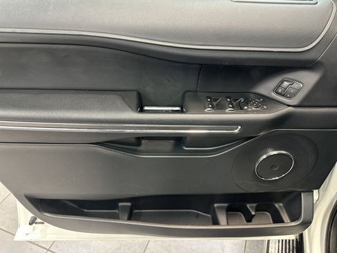Used 2022 Ford Expedition XLT image 18
