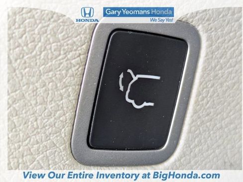 Used 2021 Chrysler Pacifica Touring-L image 18