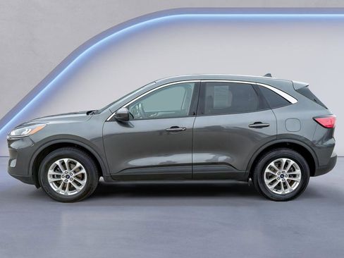 Used 2020 Ford Escape SE image 3