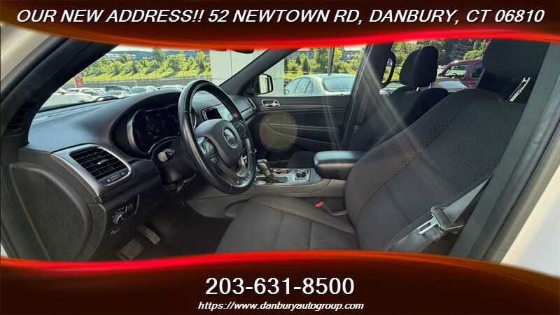 Used 2019 Jeep Grand Cherokee Laredo AWD/4WD image 12