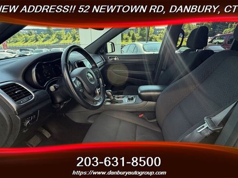 Used 2019 Jeep Grand Cherokee Laredo AWD/4WD image 12
