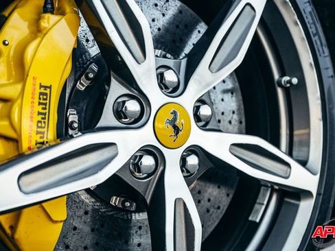 Used 2014 Ferrari California RWD image 3