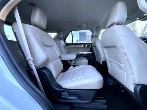 Used 2021 Ford Explorer XLT w/ Equipment Group 202A image 19