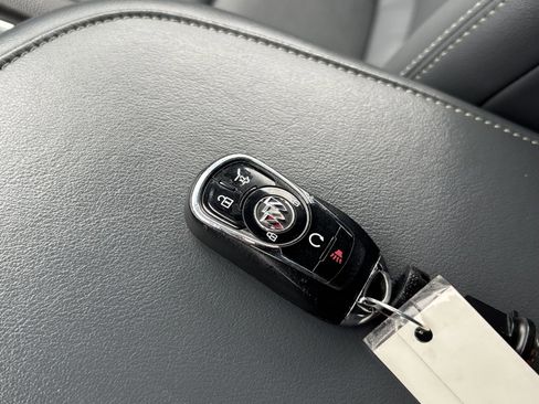 Used 2023 Buick Enclave Essence image 26