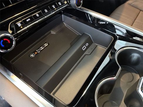 New 2026 Chevrolet Suburban High Country image 32