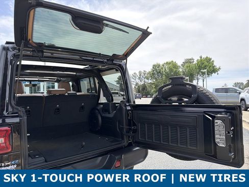 Used 2023 Jeep Wrangler Unlimited Sahara w/ Cold Weather Group AWD/4WD image 34