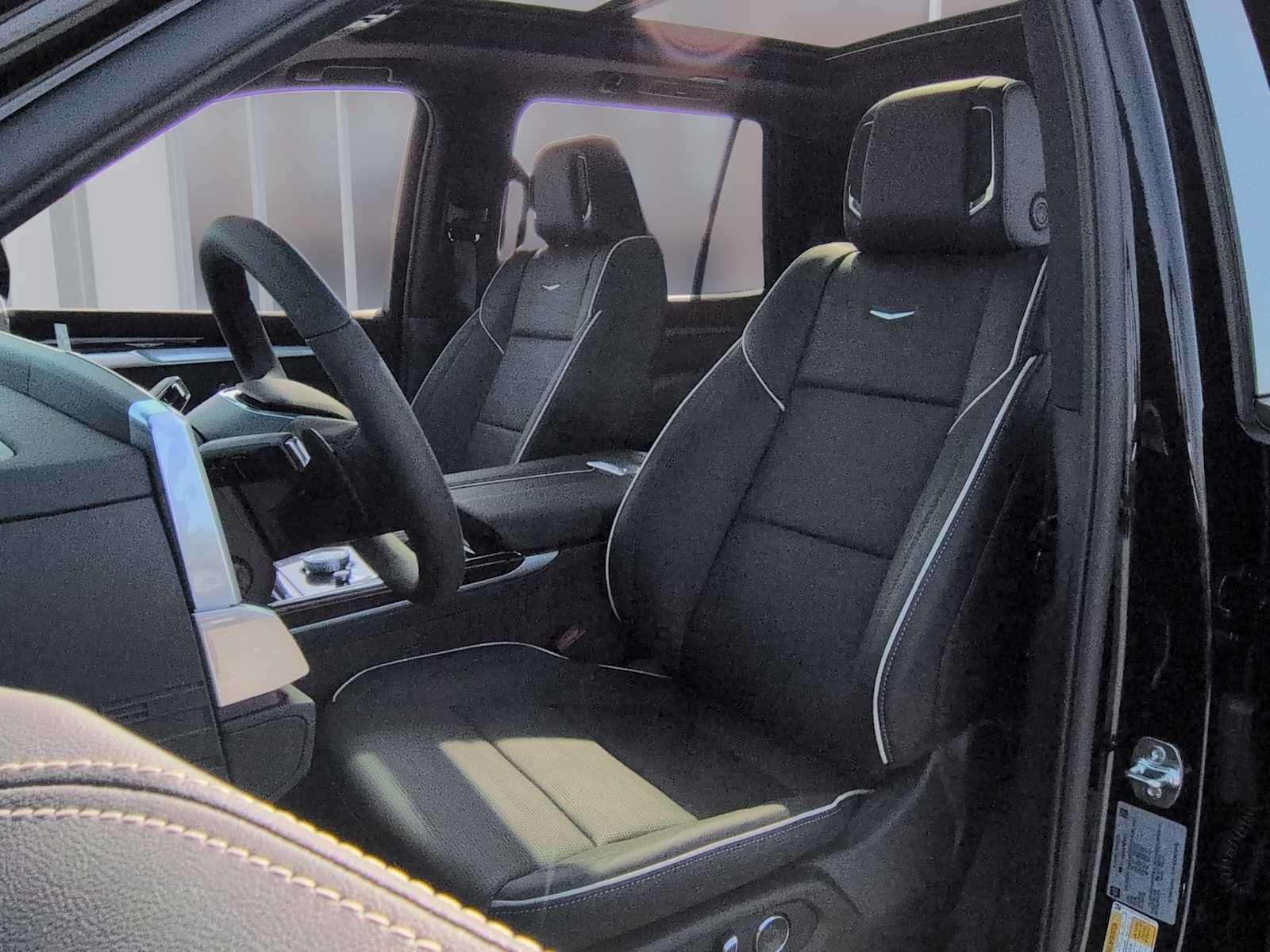 New 2026 Cadillac Escalade Sport w/ LPO, ONYX Package AWD/4WD image 23