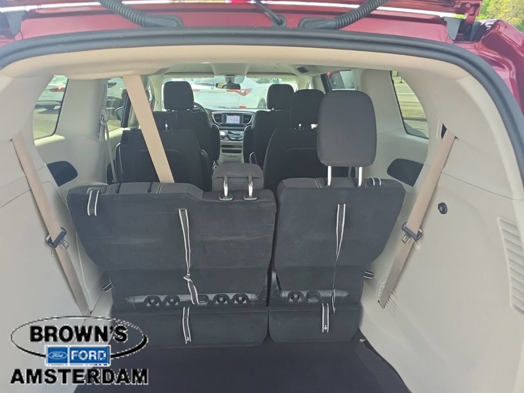 Used 2022 Chrysler Voyager LX FWD image 9