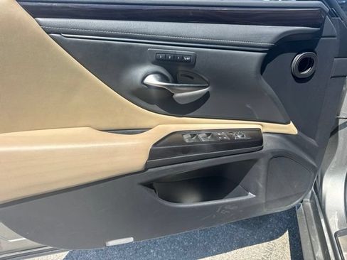 Used 2019 Lexus ES 300h w/ Accessory Package 2 FWD image 13