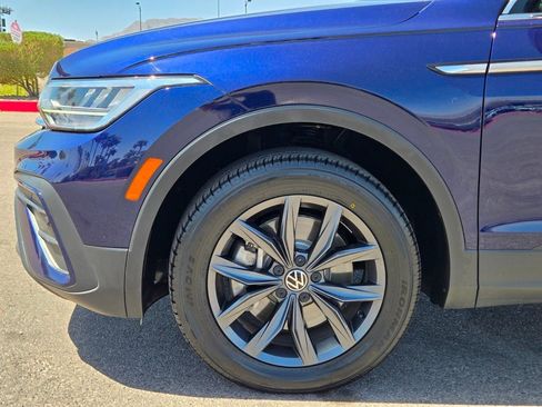 Certified 2023 Volkswagen Tiguan SE w/ Panoramic Sunroof Package FWD image 7