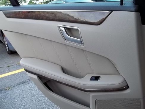 Used 2011 Mercedes-Benz E 350 4MATIC Sedan image 12