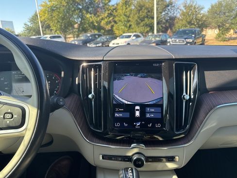 Used 2021 Volvo XC60 T5 Momentum w/ Premium Package image 27
