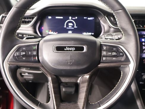 Used 2024 Jeep Grand Cherokee Limited RWD image 3