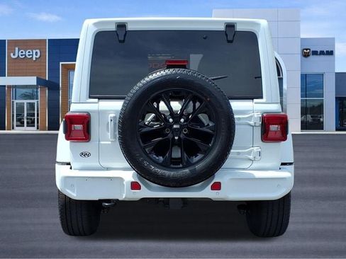 Used 2021 Jeep Wrangler Unlimited Sahara AWD/4WD image 4