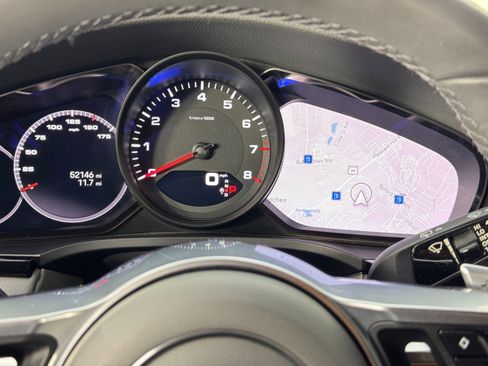 Used 2022 Porsche Cayenne Platinum Edition image 21