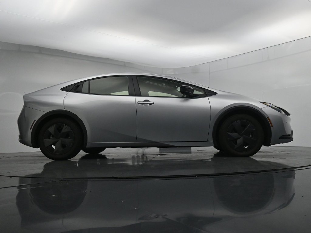 Used 2026 Toyota Prius LE FWD image 24