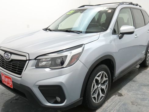 Used 2021 Subaru Forester Premium image 3