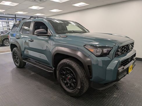 Used 2025 Toyota 4Runner TRD Off-Road Premium image 3