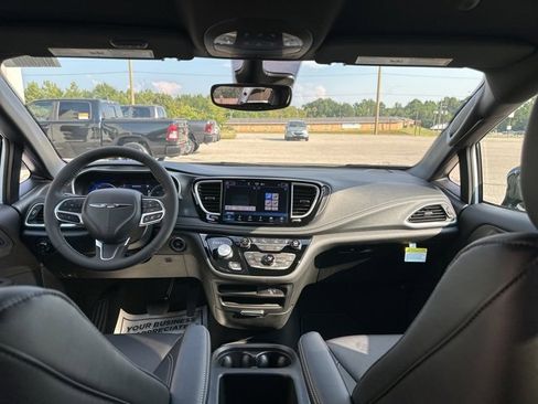 New 2026 Chrysler Pacifica Select image 34