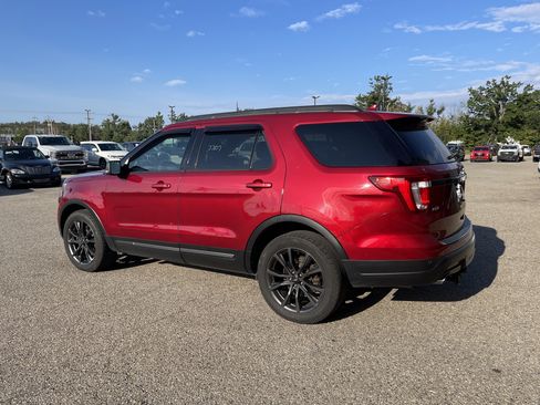 Used 2019 Ford Explorer XLT w/ Equipment Group 202A AWD/4WD image 6
