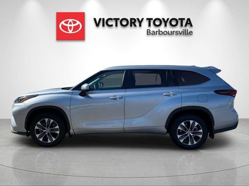 Used 2024 Toyota Highlander XLE image 2
