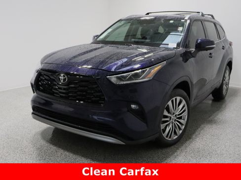 Used 2023 Toyota Highlander Platinum image 2