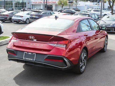Certified 2025 Hyundai Elantra Sport FWD image 4