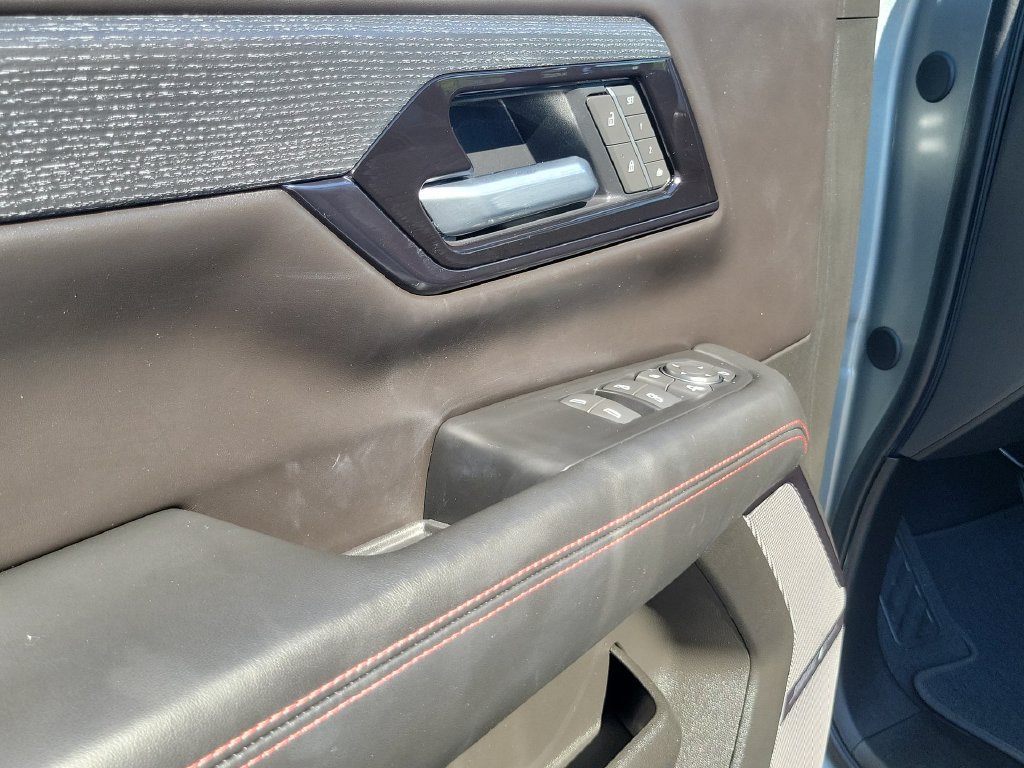 Used 2025 GMC Yukon XL AT4 Ultimate AWD/4WD image 23