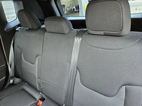 Used 2019 Jeep Renegade Sport AWD/4WD image 17
