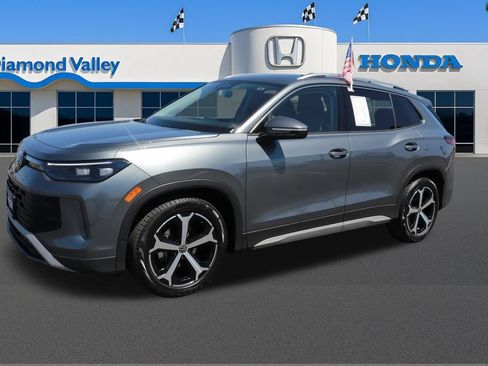 Used 2026 Volkswagen Tiguan SE FWD image 3