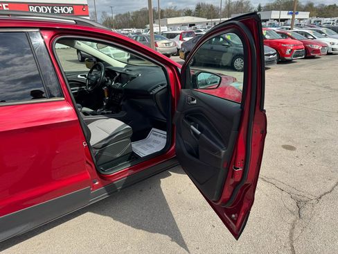 Used 2017 Ford Escape SE w/ Equipment Group 201A image 9