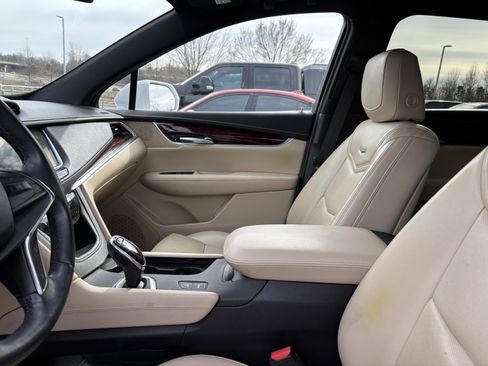 Used 2018 Cadillac XT5 Premium Luxury image 17