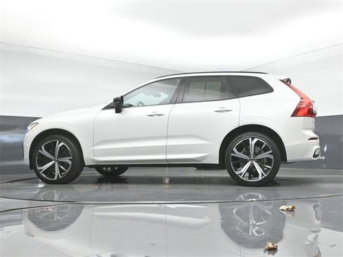 Used 2022 Volvo XC60 B6 R-Design w/ Advanced Package image 41