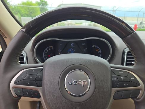 Used 2020 Jeep Grand Cherokee Overland AWD/4WD image 33