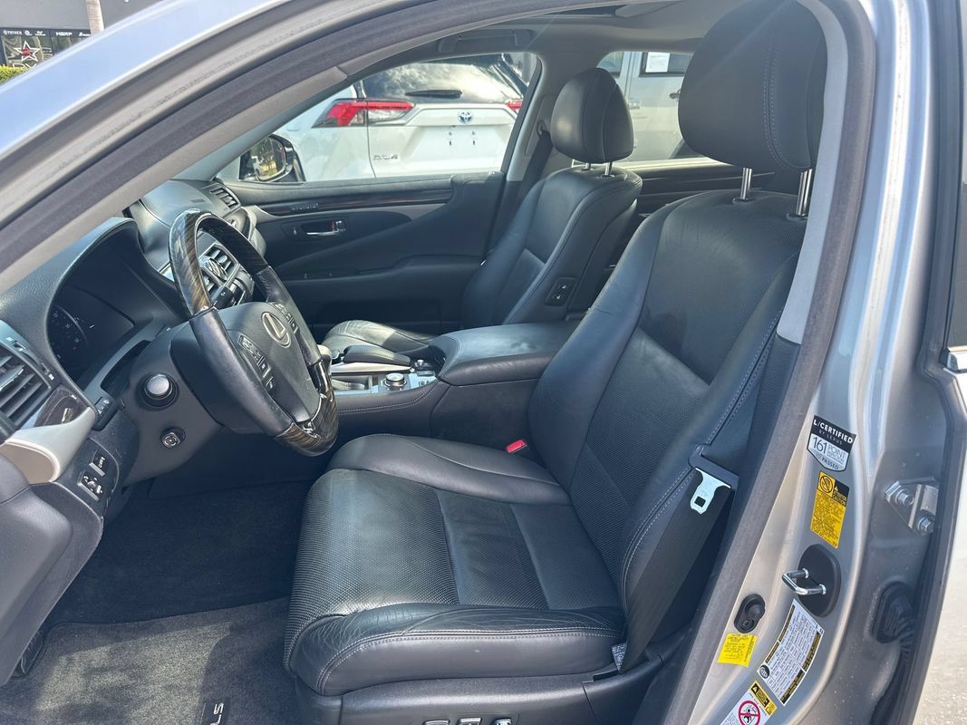 Used 2014 Lexus LS 460 w/ Comfort Package RWD image 17