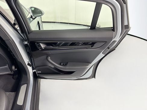 Used 2025 Porsche Panamera RWD image 28