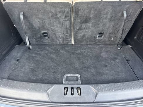 Used 2023 Ford Explorer XLT w/ Equipment Group 202A RWD image 18