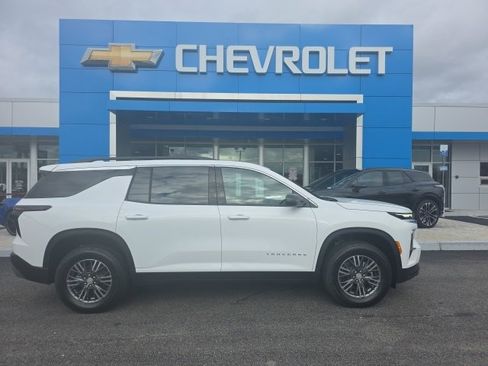 New 2026 Chevrolet Traverse LT w/ LPO, Floor Liner Package image 3