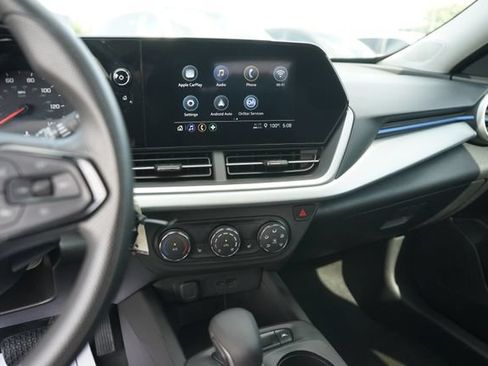 Used 2025 Chevrolet Trax LS w/ LS Convenience Package FWD image 26