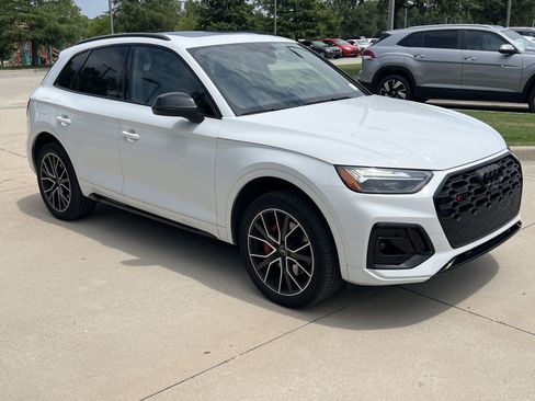 Used 2025 Audi SQ5 Premium Plus w/ Premium Plus Package image 2