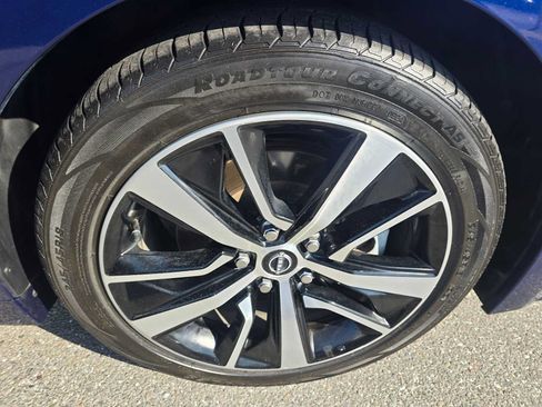 Used 2023 Nissan Maxima SV w/ Floor Mat Group FWD image 9