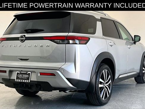 Used 2025 Nissan Pathfinder Platinum w/ Cargo Package AWD/4WD image 2