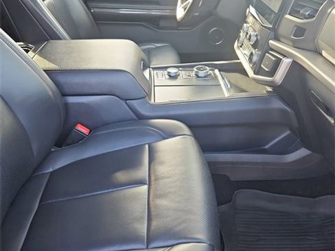 Certified 2022 Ford Expedition Max XLT image 6