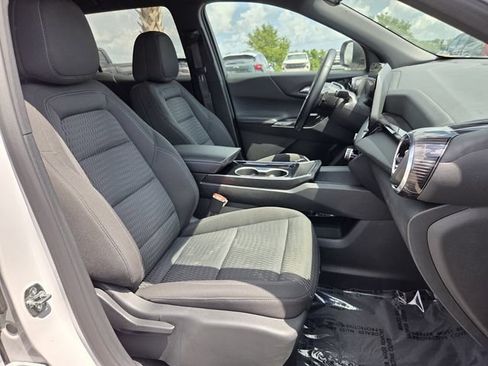 Used 2025 Chevrolet Equinox LT FWD image 17