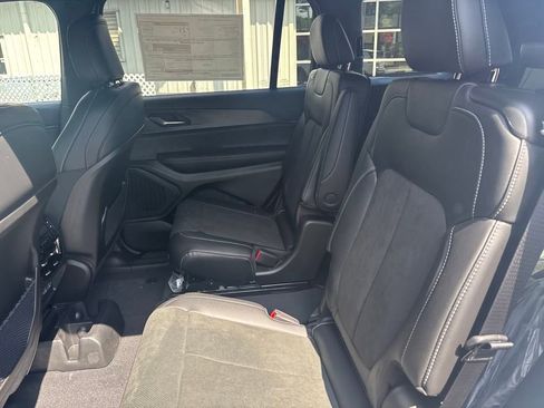 New 2025 Jeep Grand Cherokee L Laredo image 15