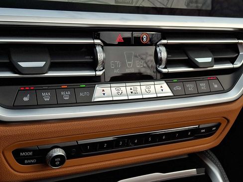 Used 2023 BMW 440i xDrive Convertible w/ Premium Package image 10