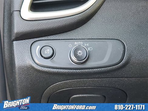 Used 2019 Chevrolet Trax LT image 17